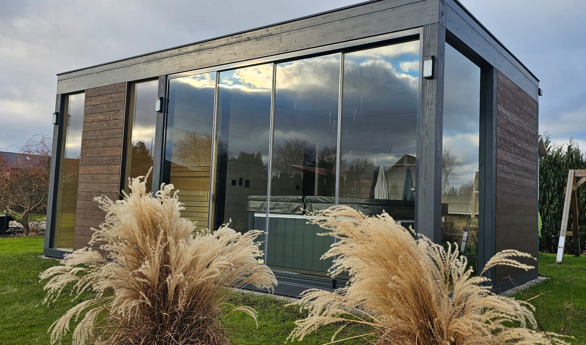 Sauna ogrodowa z jacuzzi